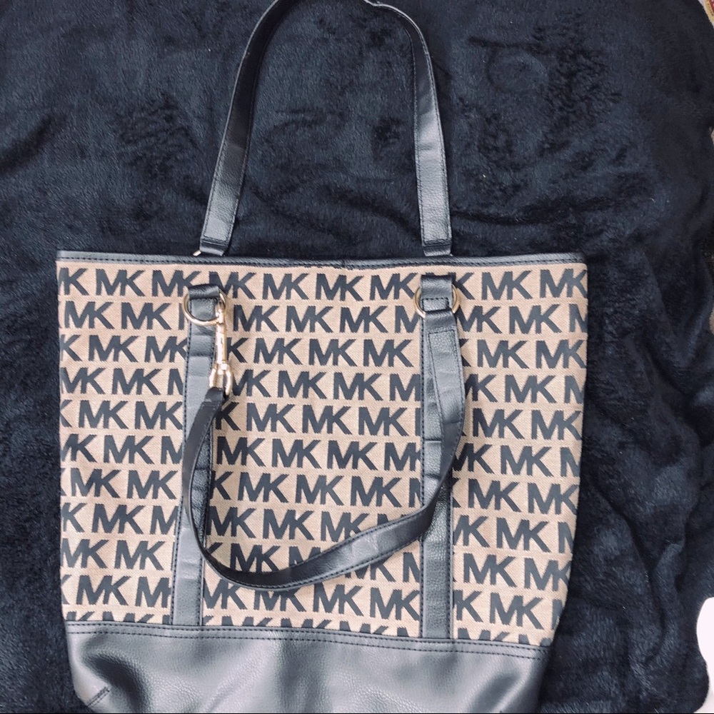 Michael Kors Signature MK Tote